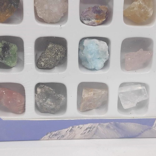 Natural minerals collection with 20 pieces like new