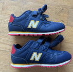 Παιδικά παπούτσια New Balance νούμερο 27,5 σαν καινούργια με μικρή αποκόλληση μπροστά