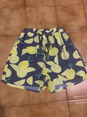 Kids shorts like new with lemon print, size 164 cm