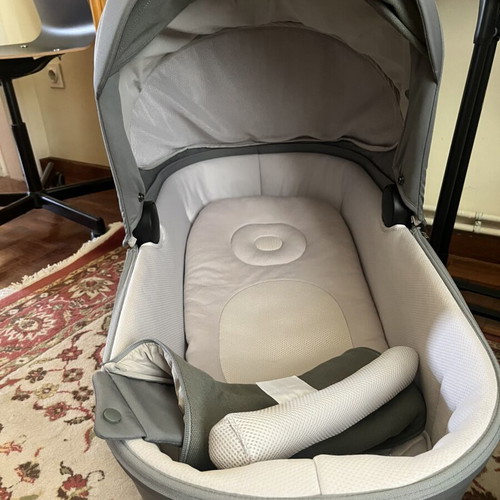 Inglesina Electa Baby Carrycot and Darwin Egg Car Seat like new