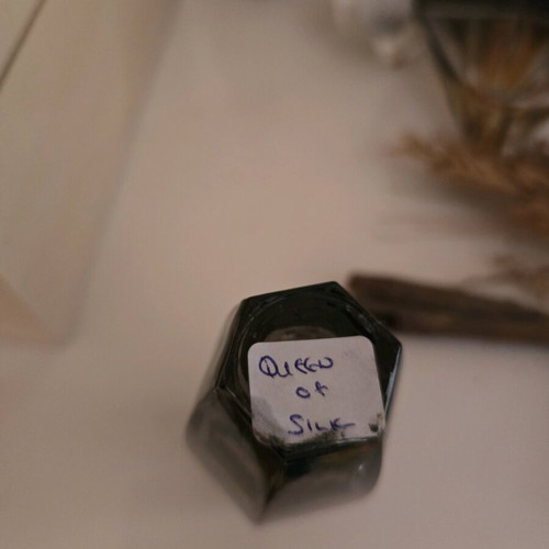 Creed Queen Of Silk 30ml fragrance oil new
