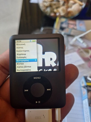 iPod nano 3rd Gen 8GB silver μεταχειρισμένο με Apple Radio Remote και αξεσουάρ