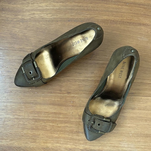 Nine West khaki leather pumps like new, size 39.5