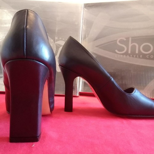 Black heels No. 37