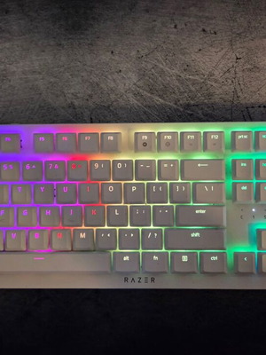 Razer Deathstalker V2 Pro White Purple Clicky σαν καινούργιο
