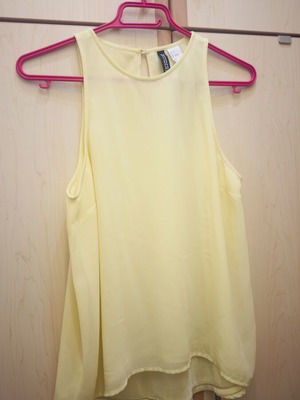 Yellow T-shirt like new, very cool and airy