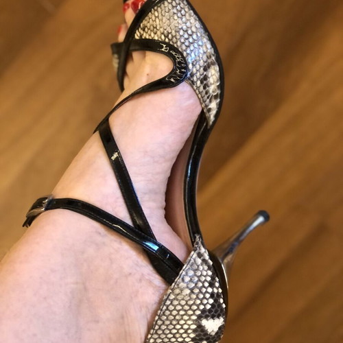 Sinela black patent leather high-heeled sandals size 39 like new