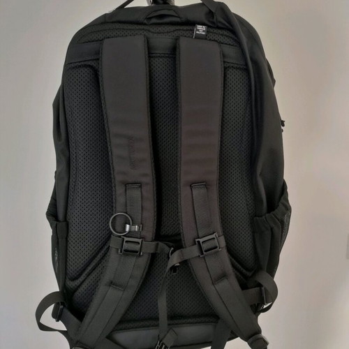 Arc'teryx Mantis 32 backpack new, black
