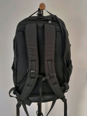 Arc'teryx Mantis 32 backpack new, black