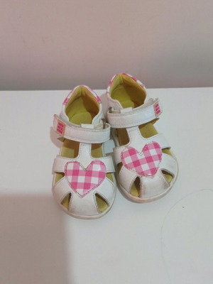 Βρεφικά πέδιλα μεταχειρισμένα, άσπρα, νούμερο 21, Agatha Ruiz de la Prada