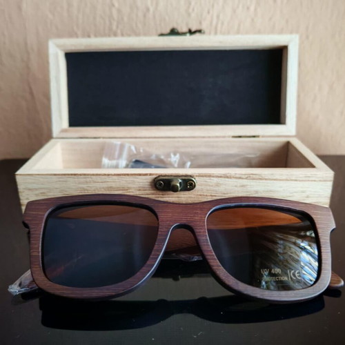 Wooden polarized sunglasses new, brown, with UV400 protection