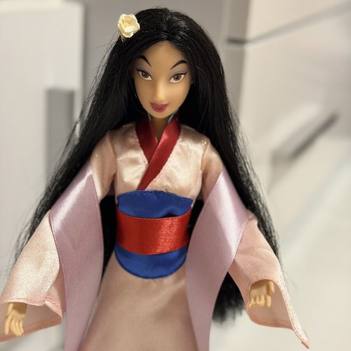 Disney Store 2014 Princess Mulan doll with movable joints, like new