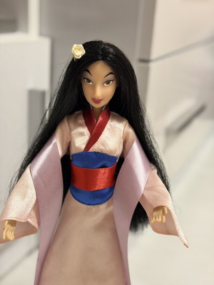 Disney Store 2014 Princess Mulan doll with movable joints, like new