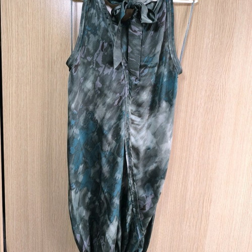 Satin sleeveless dress with neck tie, size L, like new