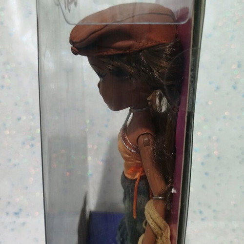 Bratz Sasha Strut It! doll new in box with damaged packaging