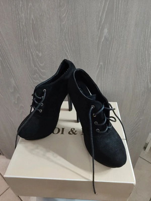 Black Suede High-Heeled Shoes with Laces Size 37 like new