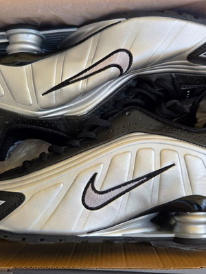 Nike Air Shox ασημί νούμερο 43 ολοκαίνουργια αθλητικά παπούτσια