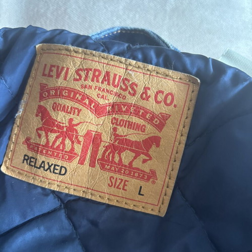 Levi's denim vest size L with quilted lining like new, blue