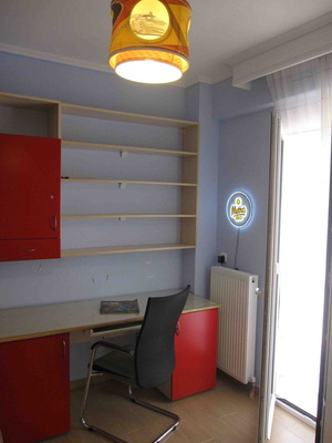 Custom made γραφείο Η/Υ 200×80 με επιτοίχια βιβλιοθήκη και δώρο κάθισμα σαν καινούργιο