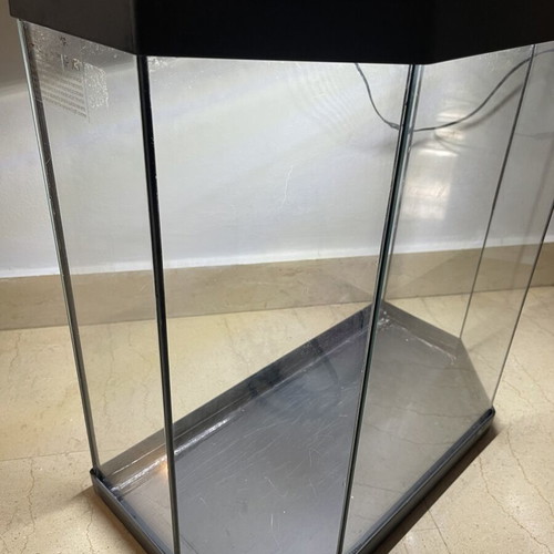 Aquatlantis Aquarium 25lt used with integrated LED lighting