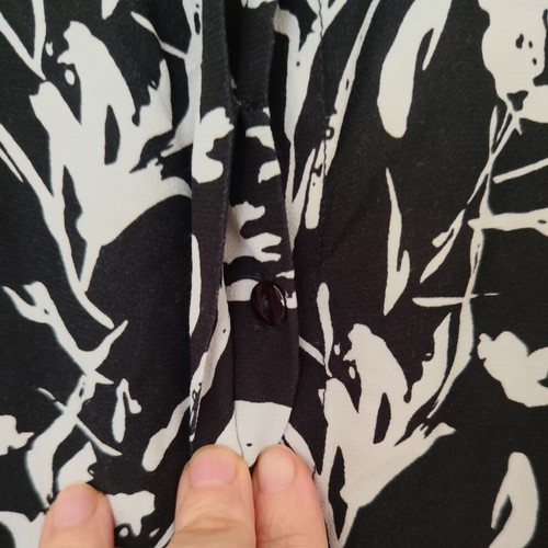 See U Soon Black Floral Short Sleeve Cropped Shirt Like New, Size L