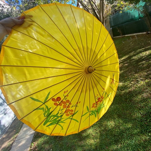 Chinese umbrella yellow like new with defect