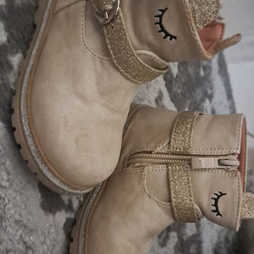 Girls boots used with external wear