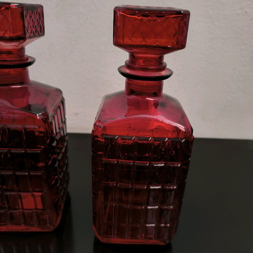 Set of three decorative vases in red glass like new