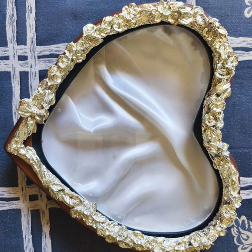 Heart-shaped wreath used in very good condition