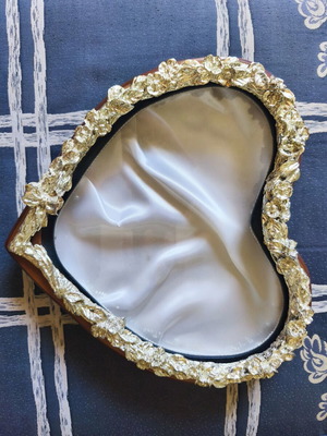 Heart-shaped wreath used in very good condition