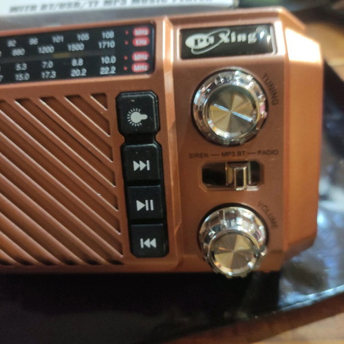 Multifunctional emergency radio new with solar charging and LED lamp