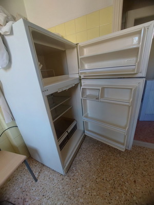 Ψυγείο με καταψύκτη Magic Chef σαν καινούργιο, λευκού χρώματος