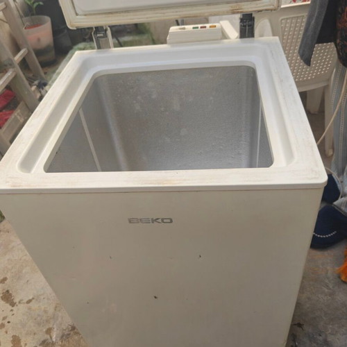 Beko freezer 107lt used with door seal and small hole issues