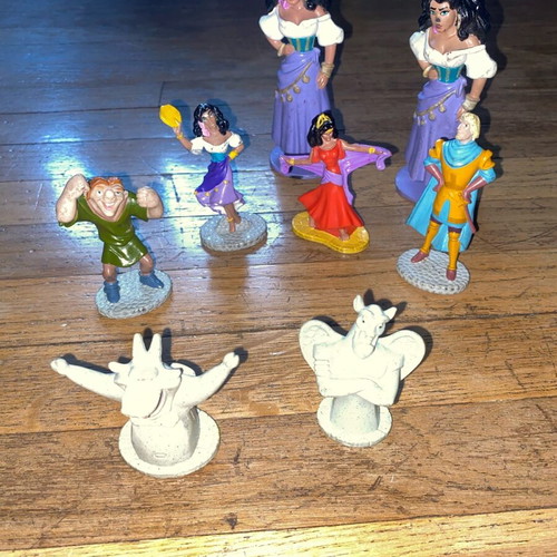 Disney Notre Dame collectible figures used, set of 9