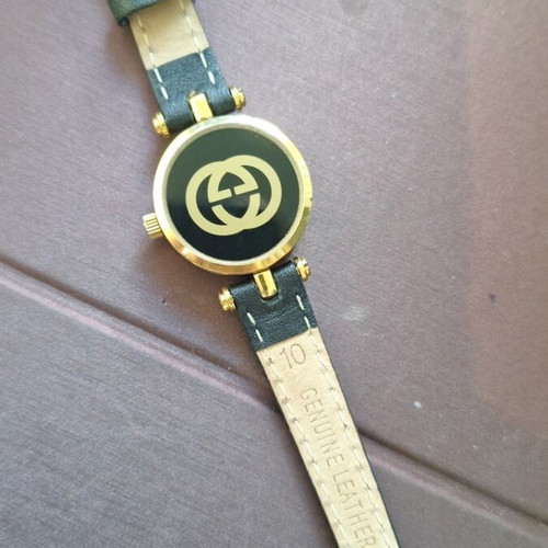 Gucci women's wristwatch vintage, like new, black and gold