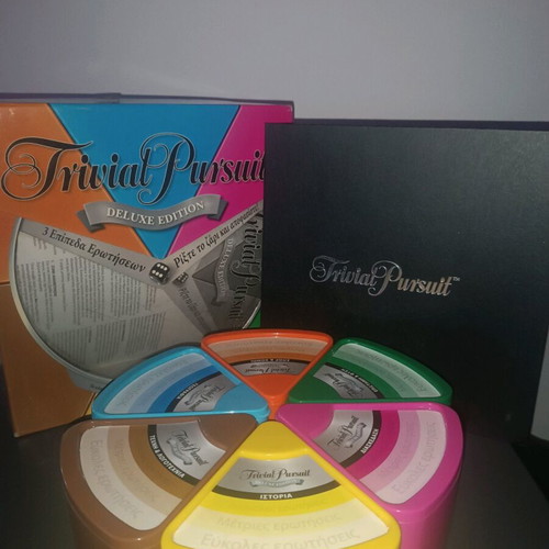 Trivial Pursuit Deluxe Edition like new board game