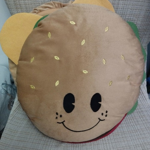 Decorative pillow like new, assembly with scratch, ideal for kids' room