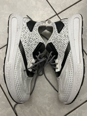 Hiwar athletic shoes size 42 like new, white