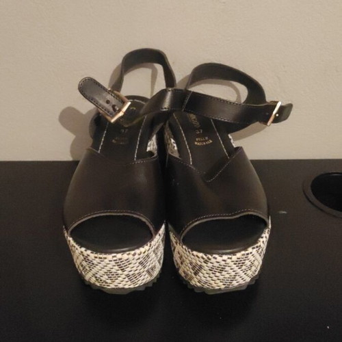 Migato platform sandals size 37 like new, black and white