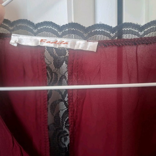 Badila Sleeveless Loose Burgundy Top With Black Lace Like New, One Size