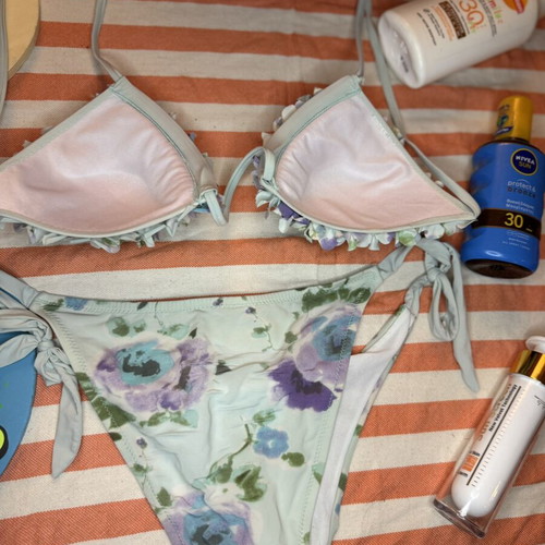 Floral Bikini Set με 3D λουλούδια σαν καινούργιο, παστέλ αποχρώσεις