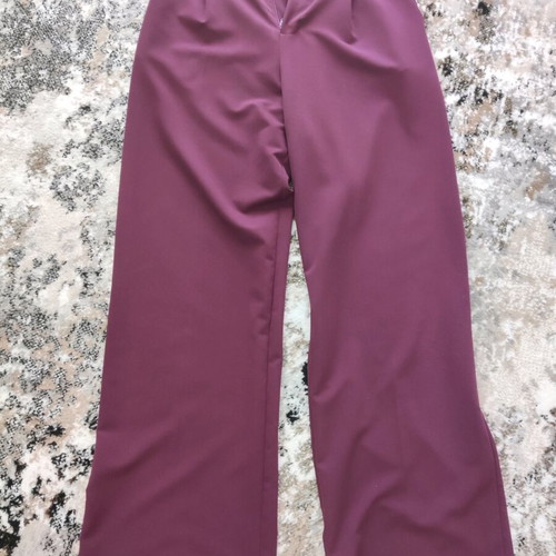 Pantelona new in burgundy color, size small