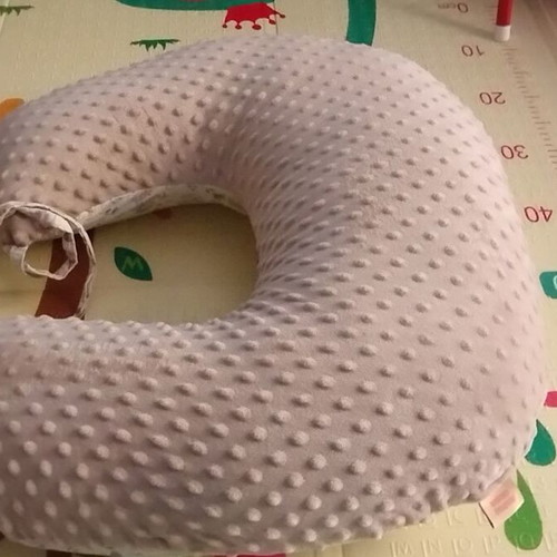 Fluffy Hugs Nursing Pillow like new with extra cover