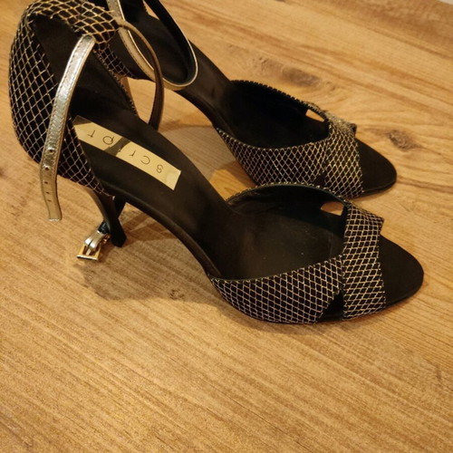 Slingback heel like new, size 38, black and gold