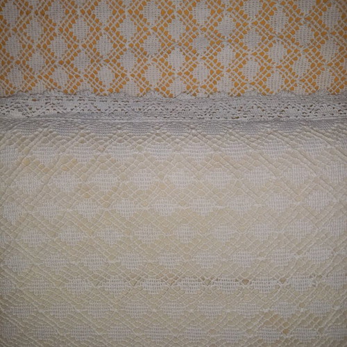 Patterned blanket with pillowcase, 2×2 m, lace trim
