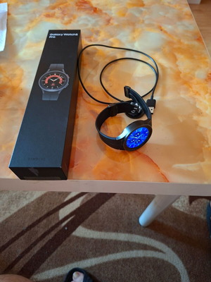 Samsung Galaxy Watch 5 Pro smartwatch like new