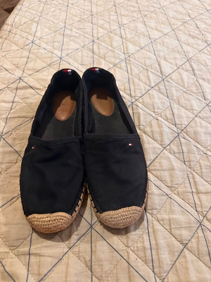 Μοκασίνια Tommy Hilfiger μαύρα, μέγεθος 37, σε άριστη κατάσταση