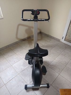 Static bike and rowing machine like new with control panel