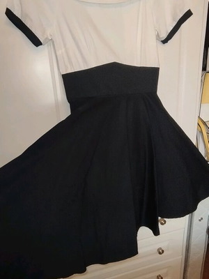 Vintage dress with petticoat like new, black and white, XS