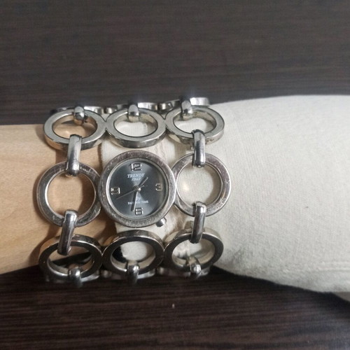 Trendy Italy vintage wristwatch like new, silver